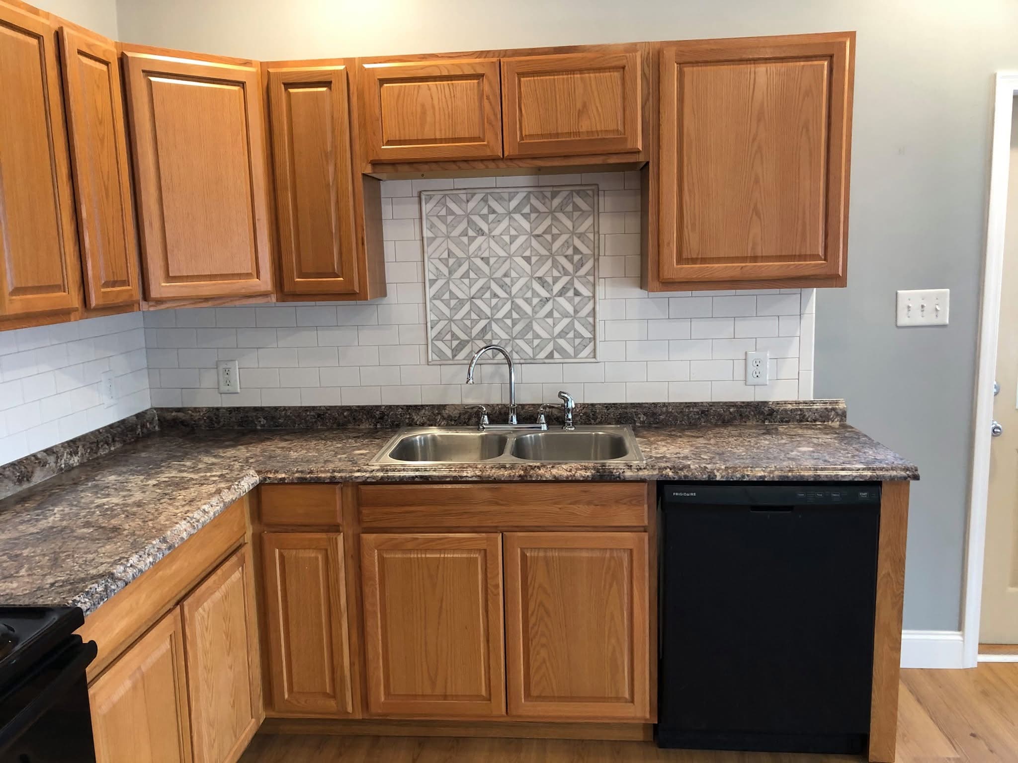 Oak Kitchen Patterned Accent